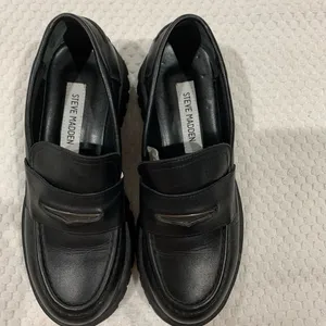 Steve Madden Black Leather Loafers with Silver Accent thumbnail 4