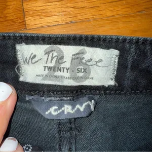 WE THE‎ FREE People Lasso Curvy Denim Shorts Black High Rise Raw Hem size 26 thumbnail 3