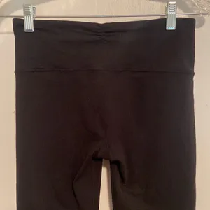 Lululemon Black Capri Leggings thumbnail 3