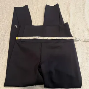 Vuori evolve black leggings size S women thumbnail 4