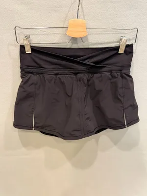 Lululemon‎ Black Athletic Tennis Golf Skort Size 4 Built-In Shorts Running thumbnail 2
