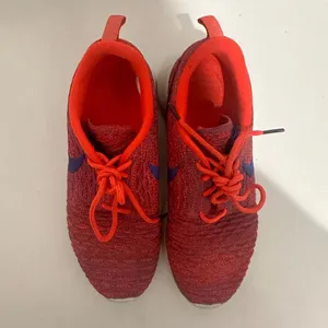 Nike Womens Roshe One Run Flyknit Red/Violet Sneakers 6.5 thumbnail 3