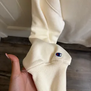 Champion Crewneck Sweatshirt Cream Women’s thumbnail 3