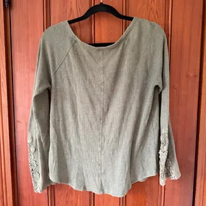 American Eagle Green Henley Waffle Long Sleeve Lace Sleeve Detail Size Medium thumbnail 8