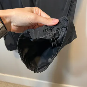 Athleta Women's XL Black Nylon Bungee Hem Track Pants Zipper Pockets thumbnail 4