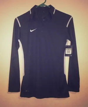 NWT women’s xs Nike long sleeve‎ thumbnail 1