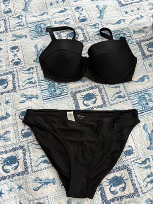 Woman’s aerie 2 piece  thumbnail 1