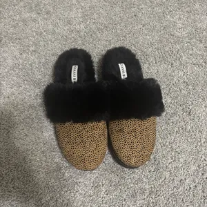 Gianni Bini Animal Print Slippers Size 7-7.5 thumbnail 3