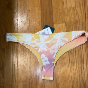 NWT!! Roxy Lahaina Lights Reversible Tanga Bikini Bottom Size Large thumbnail 4