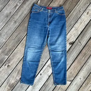 Vintage Levi’s 512 Classic slim fit tapered leg mom jeans thumbnail 2