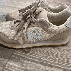 New Balance Women's Beige and White Sneakers thumbnail 4