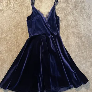 Lulus Dress Womens Small Velvet Velour Navy Blue Lace Babydoll Knee Romantic thumbnail 1