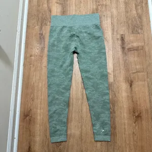 Gymshark‎ | Sage Green High Waisted Ruched Adapt Camo Seamless Leggings, Size L thumbnail 2