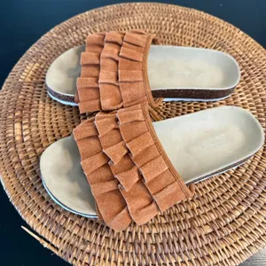American Eagle Ruffle Slide‎ Sandals Cognac Brown Faux Suede Cork Midsole Size 6 thumbnail 5