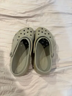 Grey Crocs thumbnail 3