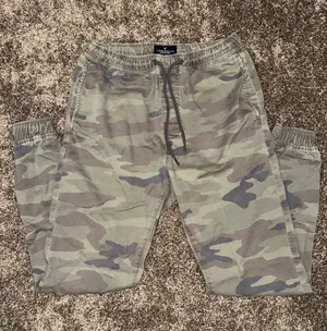 American Eagle Camo Cargo Pants Size XS thumbnail 1