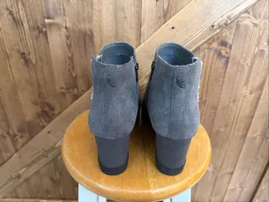 Koolaburra Women’s Size 10 Gray Suede Wedge Ankle Boots thumbnail 4