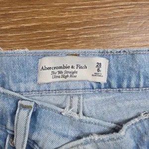 Abercrombie & Fitch 90s Straight Jeans Women 28 6S Light Wash High Rise Casual thumbnail 7