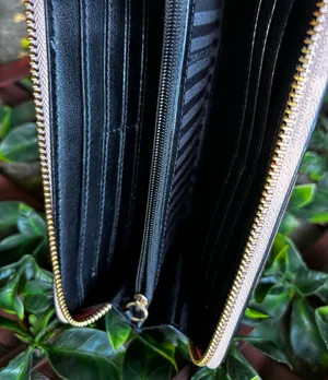 Victoria's Secret Large Zipped Wallet in V-Quilt with V Monogram Hardware thumbnail 5
