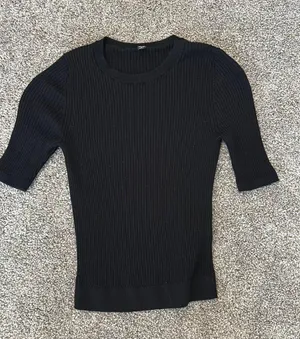 Uniqlo sweater top thumbnail 1