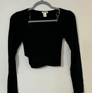 Bozzolo Black V-Neck Crop Top thumbnail 1