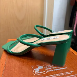 Steve Madden Women’s Emerald Green Double Strap Block Heel Sandal. Size: 9.5 US thumbnail 3