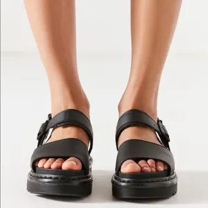 Dr. Martens x Urban Outfitters Voss‎ Black Hydro Leather Sandals thumbnail 2