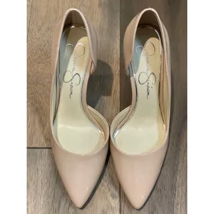 Jessica Simpson Beige Patent Leather Pointed Toe Pumps Size 8.5 thumbnail 2