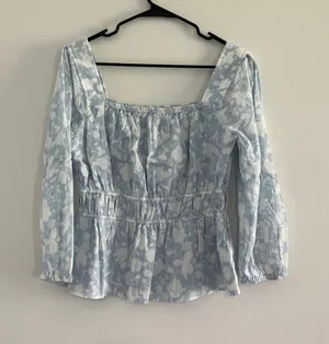 Free assembly 100% cotton blue & white floral babydoll top women's size small‎ thumbnail 1