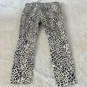 NWT Express Womens Sz 12 Cheetah Mid Rise Ankle Pants Teacher Cotton Fun Casual thumbnail 3