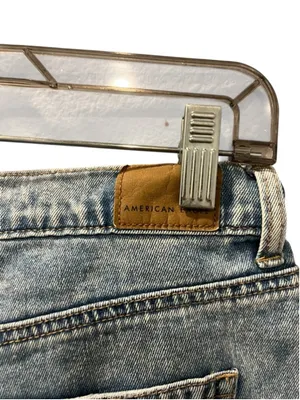 American Eagle Size 4 Light Wash Blue Denim Mom Jean Shorts Casual Cotton Womens thumbnail 6