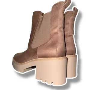 DV by Dolce Vita NWT - Tobias Taupe Chelsea Boots – Size 9.5 – New In Box thumbnail 6
