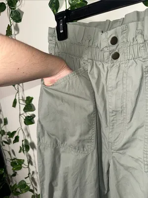Abercrombie & Fitch High Rise Straight Leg Khahki Cargo Style Pants Green thumbnail 3