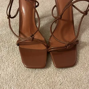 Halston Heels Brown Size 9 thumbnail 2