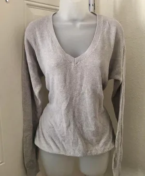 prAna Light gray long sleeve V-neck sweater with a soft and cozy feel Size M, measurement in pics thumbnail 1