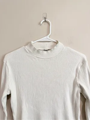 Uniqlo Ribbed Mock Neck Long-Sleeve Slim Fit Top in Off White Size Medium thumbnail 3
