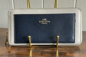 Rare two-tone Coach accordion zip around chalk white navy blue Leather Wallet thumbnail 1