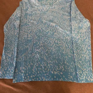 Lululemon Swiftly Relaxed-Fit Blue Print Longsleeve thumbnail 2