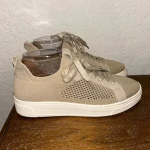 White Mountain Uncut Knit Shimmer Lace Up Platform Sneaker Shoes Size 9 thumbnail 3