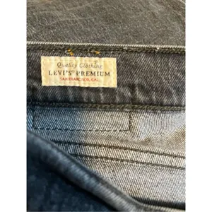 Levi’s Gray Wedgie Straight Leg Button Fly Jeans Size 6/28‎ thumbnail 3