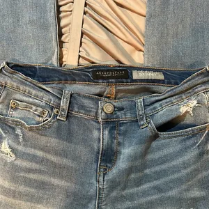 Aeropostale Ripped Skinny Jeans thumbnail 4