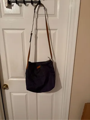 Gucci Gg Crossbody Tote Bag in Navy with Tan Strap thumbnail 2
