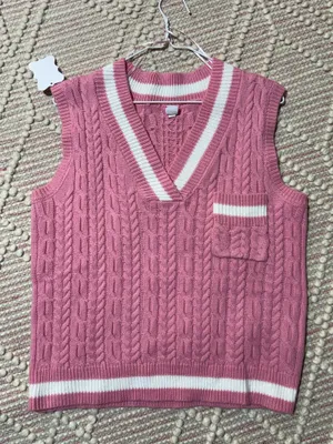 Pink sweater vest Size M thumbnail 3