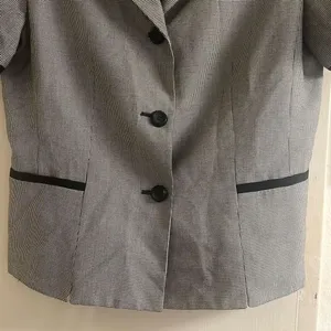✨Collections for Le Suit Short Sleeve Grey Button Down Sz 12 Blazer✨ thumbnail 4