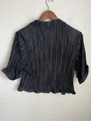 Dressed in LALA Plisse Button Down Crop Shirt Black Size Large NEW NWT thumbnail 2