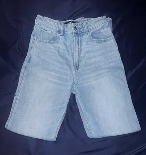 High-Waisted Hollister Jeans Mom thumbnail 1