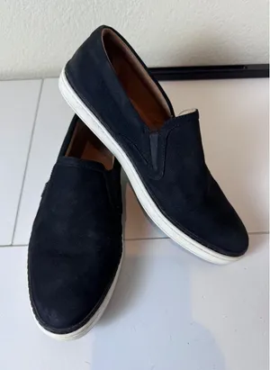 UGG Jass Slip On Sneakers Women Size‎ 8 Black Leather Minimalist Classic Comfort thumbnail 1