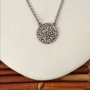 Lucky Brand Medallion Silver Necklace 17”-18.5” thumbnail 2