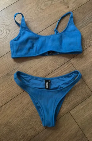 Triangl Bikini thumbnail 1