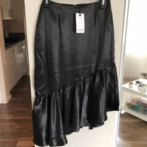 Ro & De Black Satin Asymmetrical Ruffle Midi Skirt NWT S thumbnail 4
